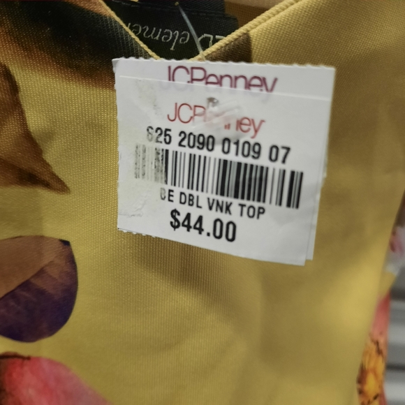 Bold Elements Top - Picture 7 of 7